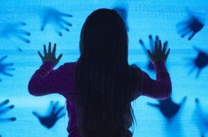 POLTERGEIST-girl-tv-pointofgeeks