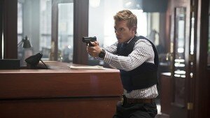 eddie-thawne-rick-cosnett-pointofgeeks-gun